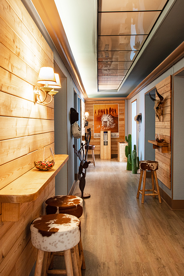 Scénographie, décoration saloon dans des bureaux à Paris sur les Champs-Élysées. clecantephotography ou Claude Lecante design