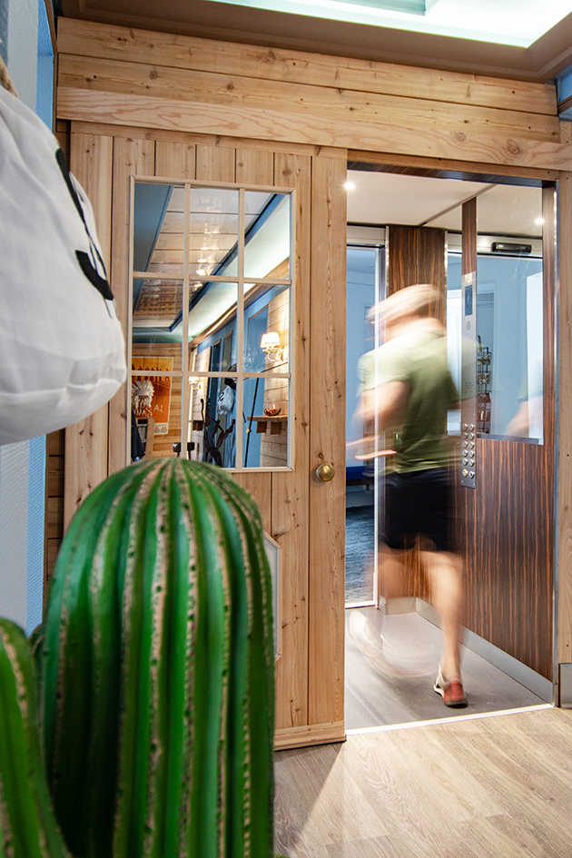 Scénographie, décoration saloon dans des bureaux à Paris sur les Champs-Élysées. clecantephotography ou Claude Lecante design