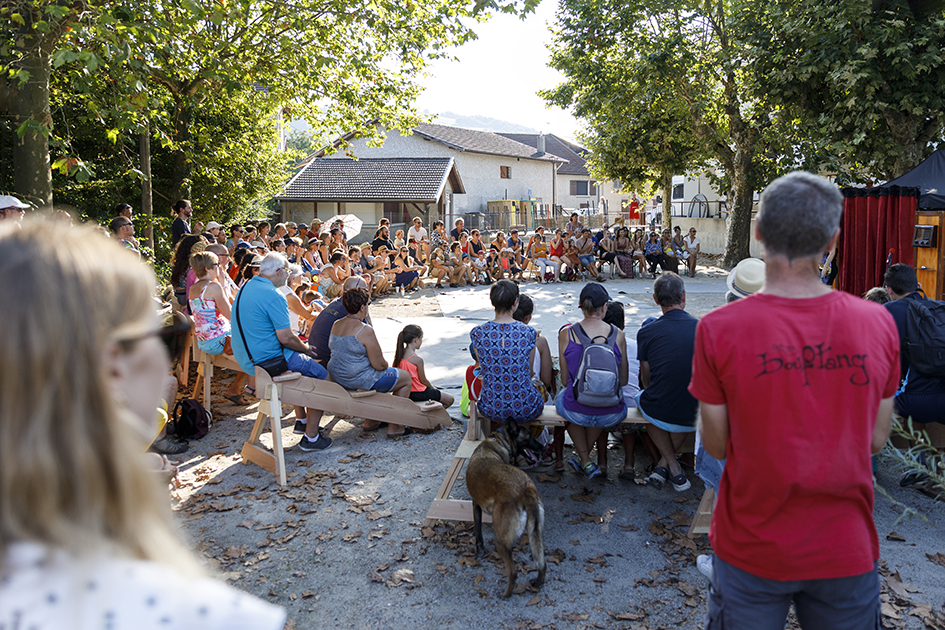 riezstival est un festival de théâtre de rues qui à lieu à Herbeys près de Grenoble. Plusieurs spectacles comme les Barbeaux, la bise à Madame, Fred Blin, De La Valette, agriclown, photographies de Claude Lecante allias clecantephotography, Mundo constrini