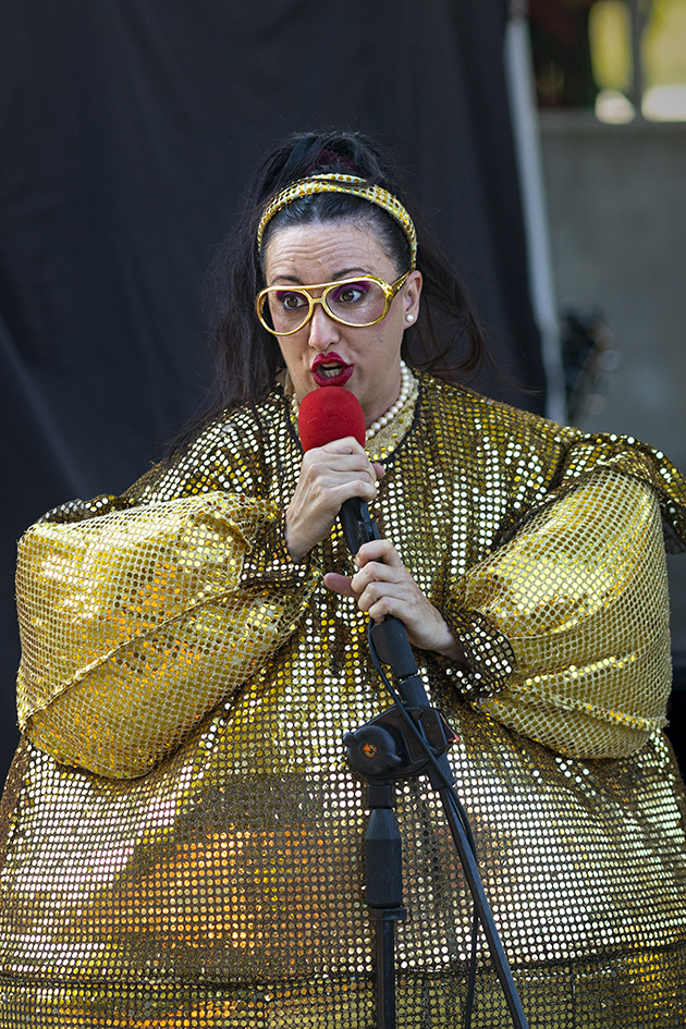 riezstival est un festival de théâtre de rues qui à lieu à Herbeys près de Grenoble. Plusieurs spectacles comme les Barbeaux, la bise à Madame, Fred Blin, De La Valette, agriclown, photographies de Claude Lecante allias clecantephotography, Mundo constrini