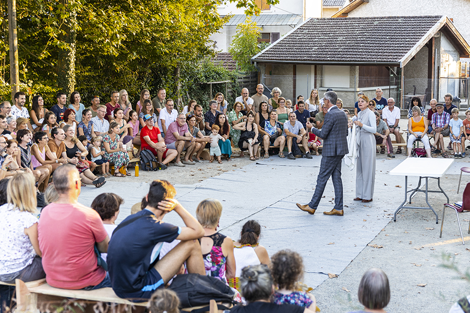 riezstival est un festival de théâtre de rues qui à lieu à Herbeys près de Grenoble. Plusieurs spectacles comme les Barbeaux, la bise à Madame, Fred Blin, De La Valette, agriclown, photographies de Claude Lecante allias clecantephotography, Mundo constrini