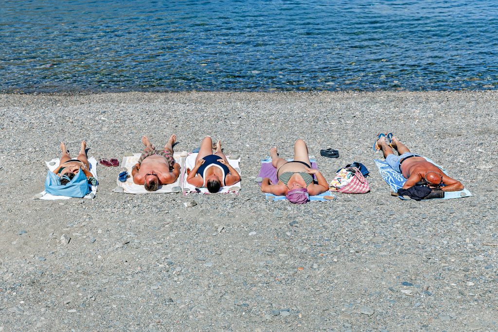 Photographies de Claude Lecante réalisées durant ses pérégrinations balnéaires en France, Italie, Espagne. La plage, un lieu sociétal vide l'hiver, remplie l'été.
@streetphotography #streetphotography
@martinparr #martinparr @massimovitali #massiovitali #clecantephotography #claudelecante @claudelecante #beach #playa