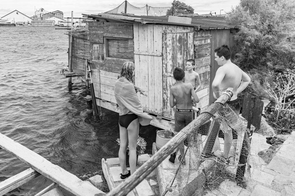 La fameuse Pointe Courte à Sète, un endroit fréquenté par Agnès Varda (qui y a réalisé un film). #varda #brassens #pointecourte #sète #pêcheur #clecantephotography @clecantephotography @pointe courte @brassens