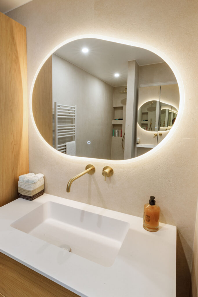 Photographies de Claude Lecante d'un appartement rénové par une architecte. #architecture #design #decoration #deco #building @claudelecante @clecantephotography @architectureint @photography_architecture #neuilly