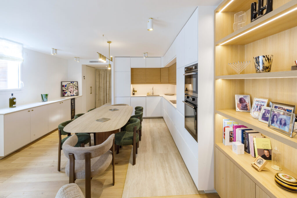 Photographies de Claude Lecante d'un appartement rénové par une architecte. #architecture #design #decoration #deco #building @claudelecante @clecantephotography @architectureint @photography_architecture #neuilly