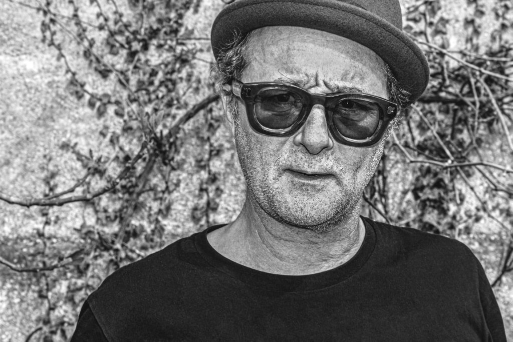 Photographie de Claude Lecante, portraits en noir et blanc de personnes rencontrées ou d'amis. Le portrait doit refléter le caractère et la personnalité du sujet. Photography by Claude Lecante: black-and-white portraits of friends or people encountered. The portrait must reflect the subject's character and personality. #portrait #bnwphotography #bnw #noiretblanc